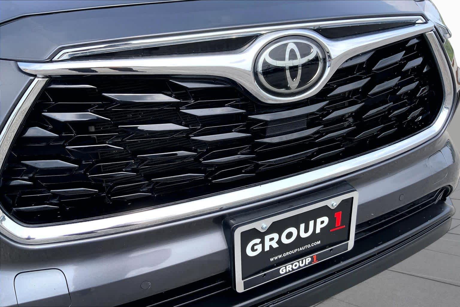 2024 Toyota Highlander Limited Magnetic Gray Metallic at AutoNation USA Katy