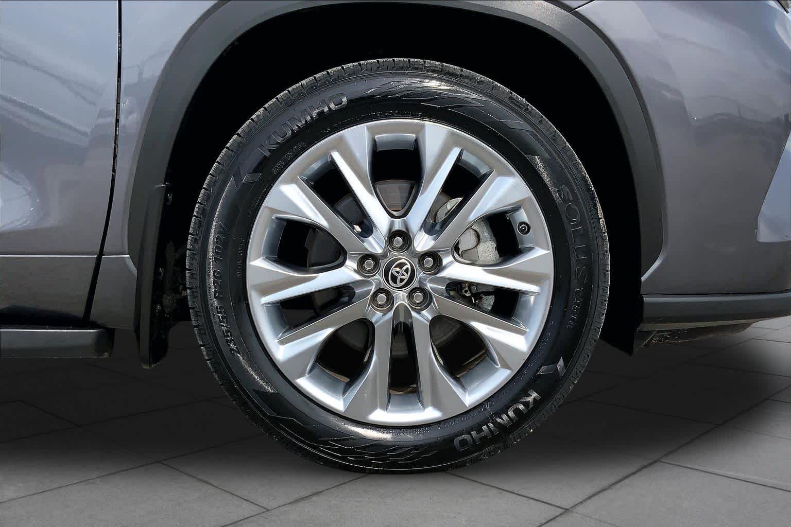 2024 Toyota Highlander Limited Magnetic Gray Metallic at AutoNation USA Katy