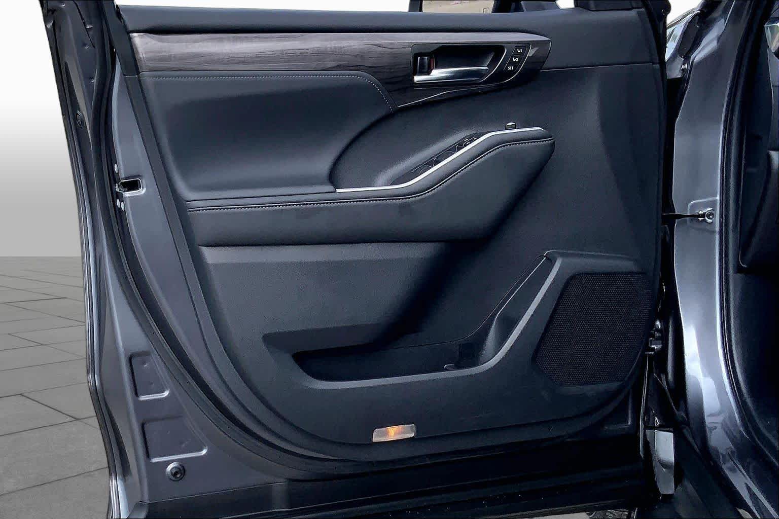 2024 Toyota Highlander Limited Magnetic Gray Metallic at AutoNation USA Katy