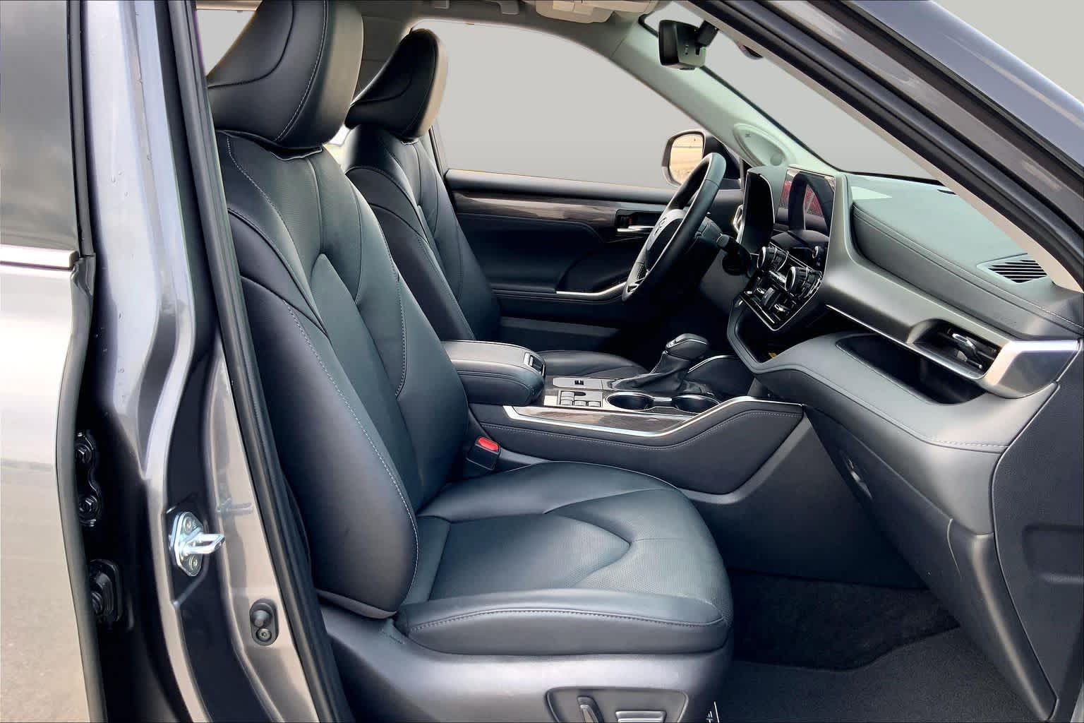 2024 Toyota Highlander Limited Magnetic Gray Metallic at AutoNation USA Katy