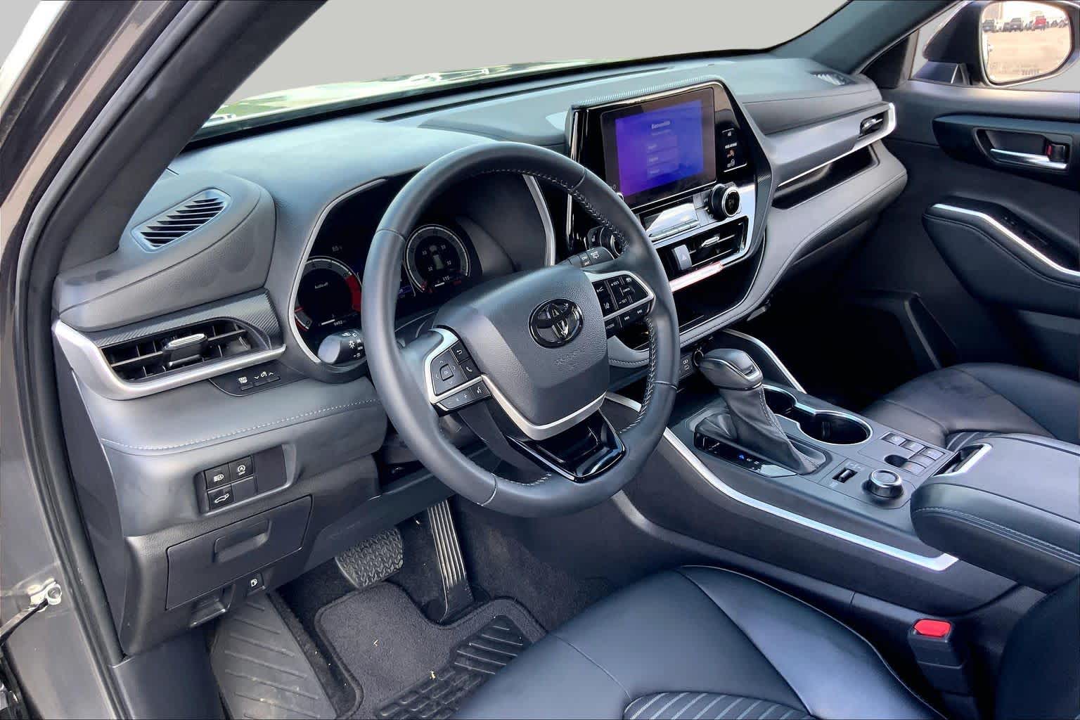 2025 Toyota Highlander XSE Magnetic Gray Metallic at Team Toyota