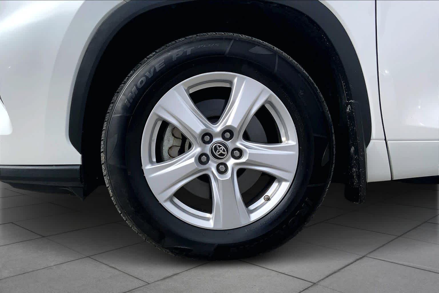 2024 Toyota Highlander LE Wind Chill Pearl at AutoNation USA Houston