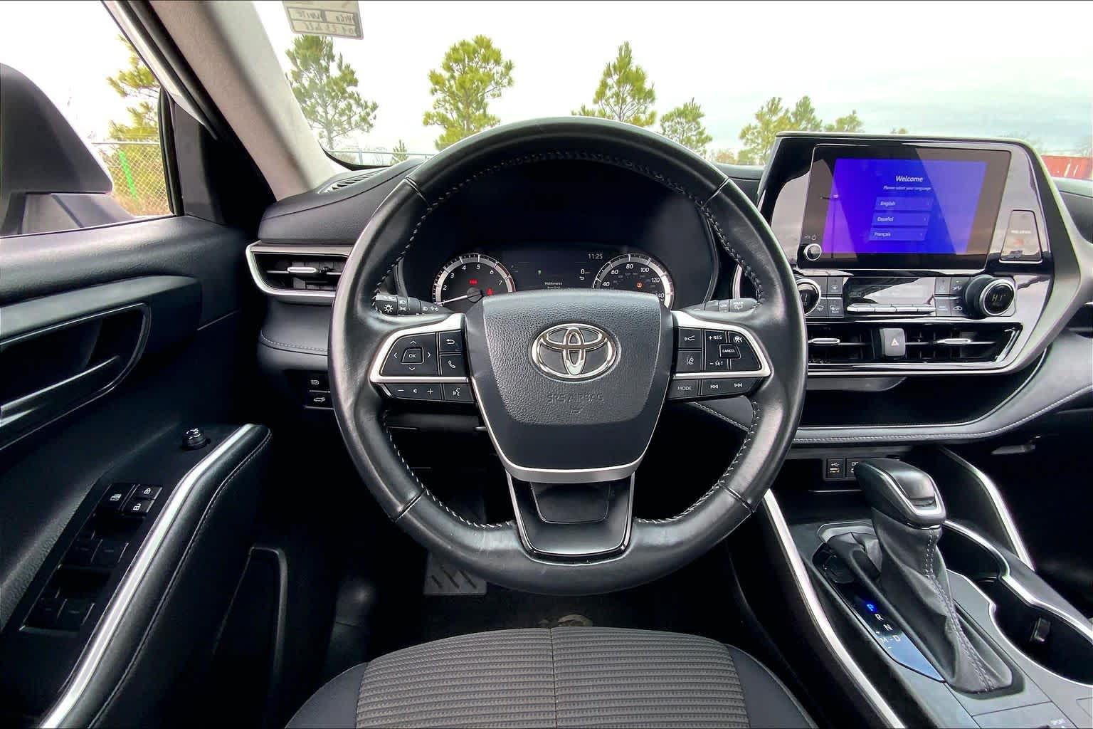 2024 Toyota Highlander LE Wind Chill Pearl at AutoNation USA Houston