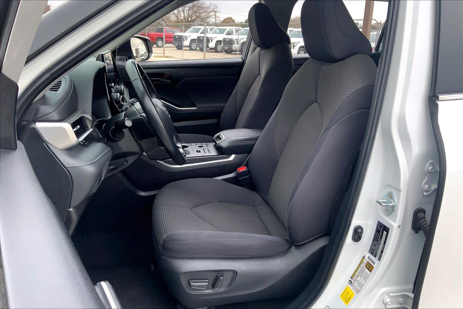 2024 Toyota Highlander LE Wind Chill Pearl at AutoNation USA Houston