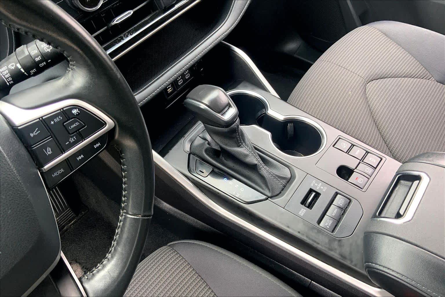 2024 Toyota Highlander LE Wind Chill Pearl at AutoNation USA Houston