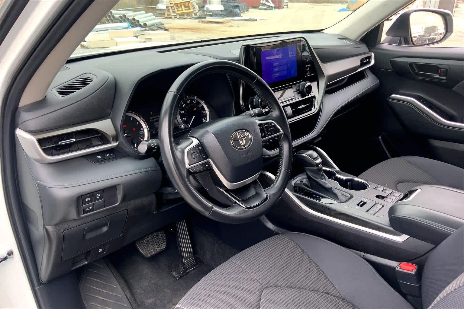 2024 Toyota Highlander LE Wind Chill Pearl at AutoNation USA Houston