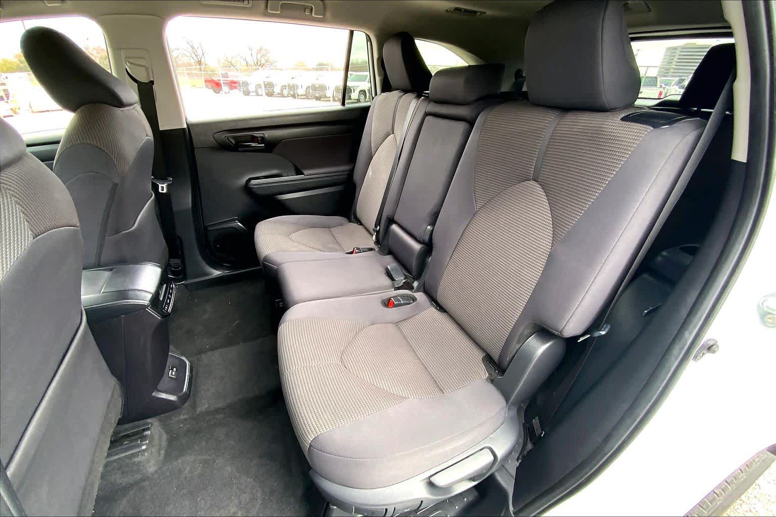 2024 Toyota Highlander LE Wind Chill Pearl at AutoNation USA Houston