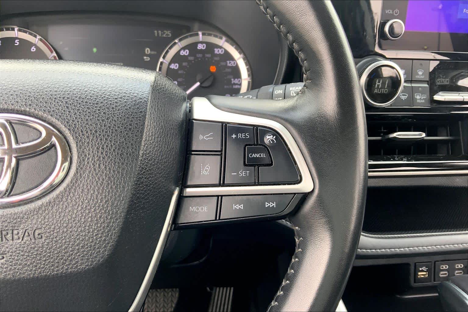 2024 Toyota Highlander LE Wind Chill Pearl at AutoNation USA Houston