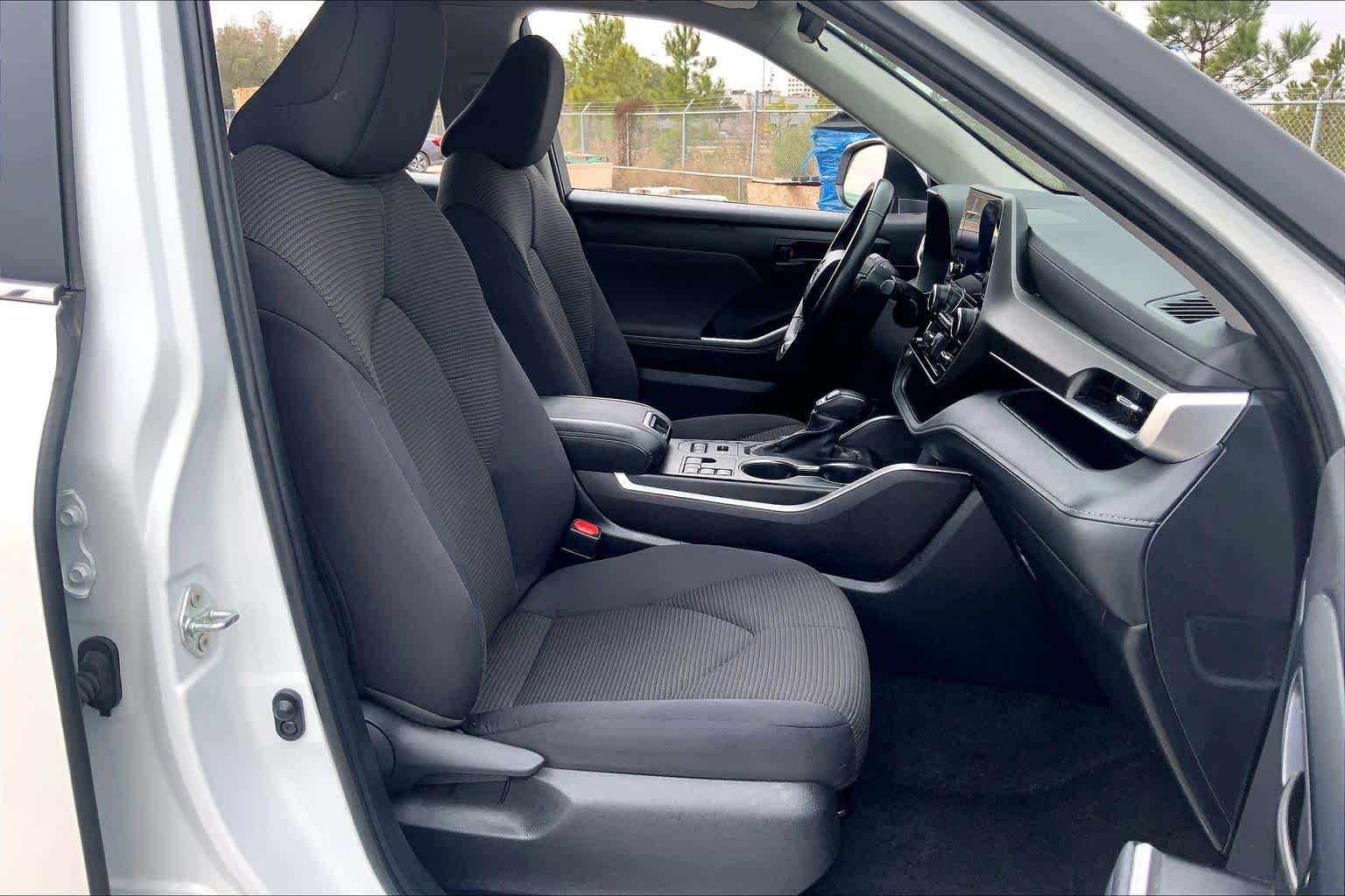 2024 Toyota Highlander LE Wind Chill Pearl at AutoNation USA Houston