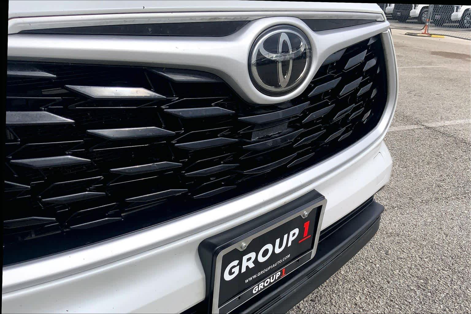 2024 Toyota Highlander LE Wind Chill Pearl at AutoNation USA Houston
