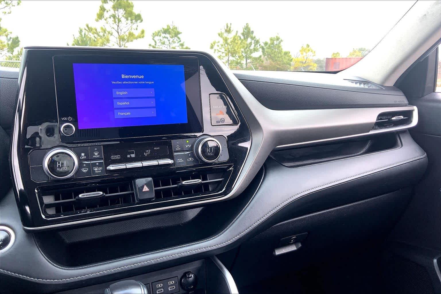 2024 Toyota Highlander LE Wind Chill Pearl at AutoNation USA Houston