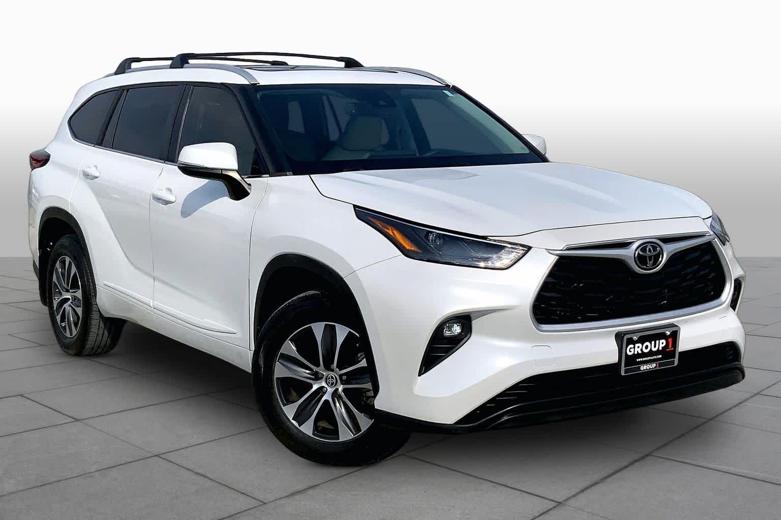 2023 Toyota Highlander XLE Wind Chill Pearl at Group 1 Toyota Southwest