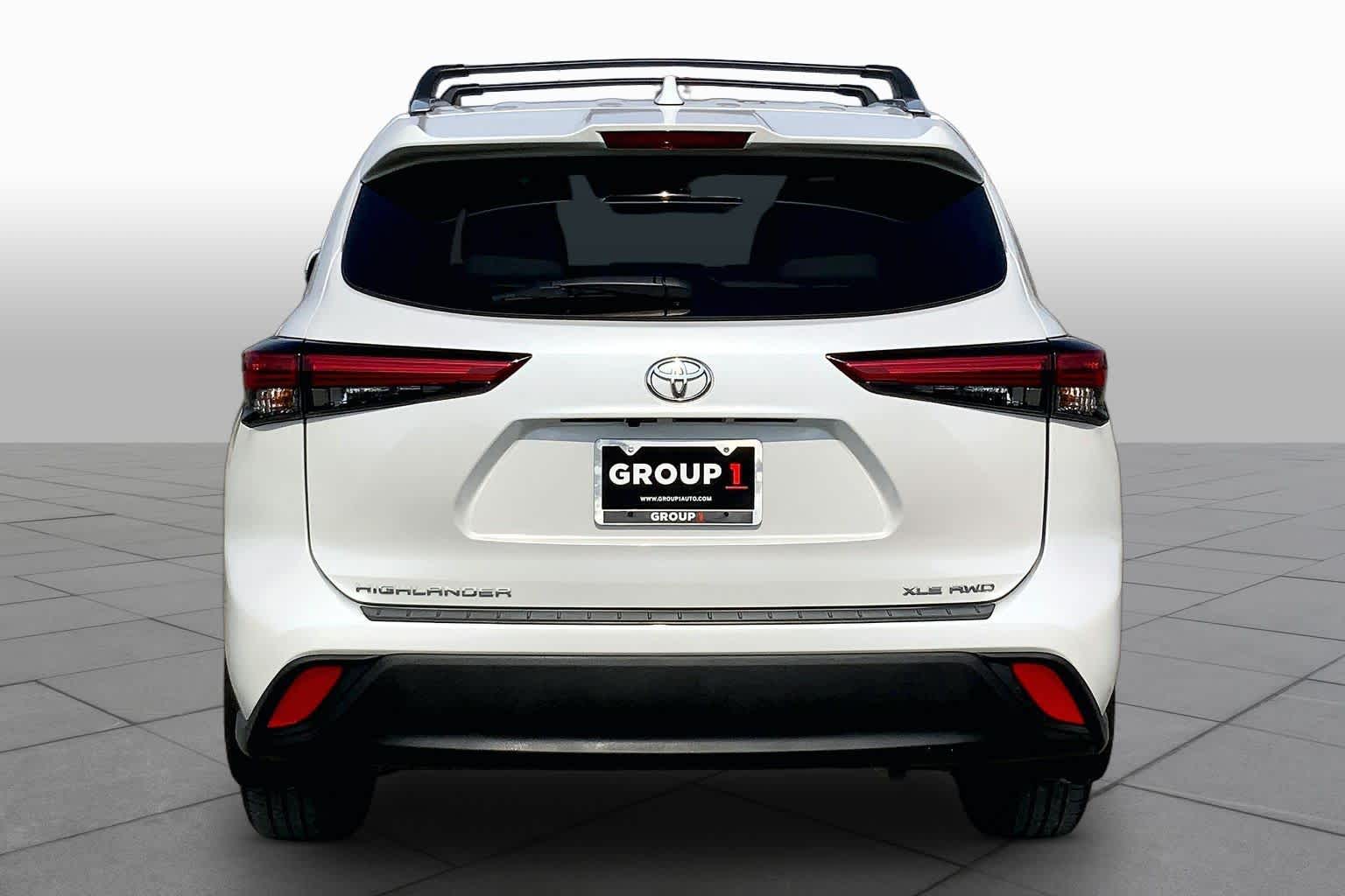2023 Toyota Highlander XLE Wind Chill Pearl at Group 1 Toyota Southwest