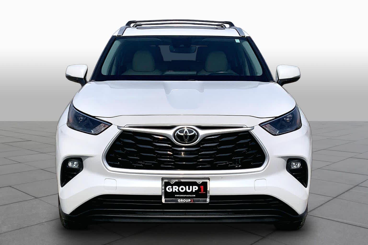 2023 Toyota Highlander XLE Wind Chill Pearl at Group 1 Toyota Southwest