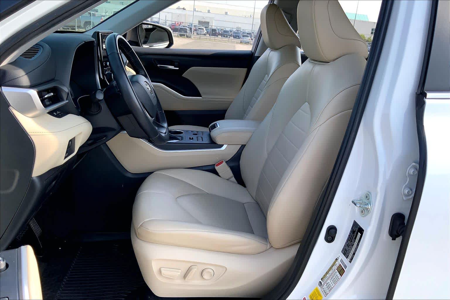 2023 Toyota Highlander XLE Wind Chill Pearl at Group 1 Toyota Southwest