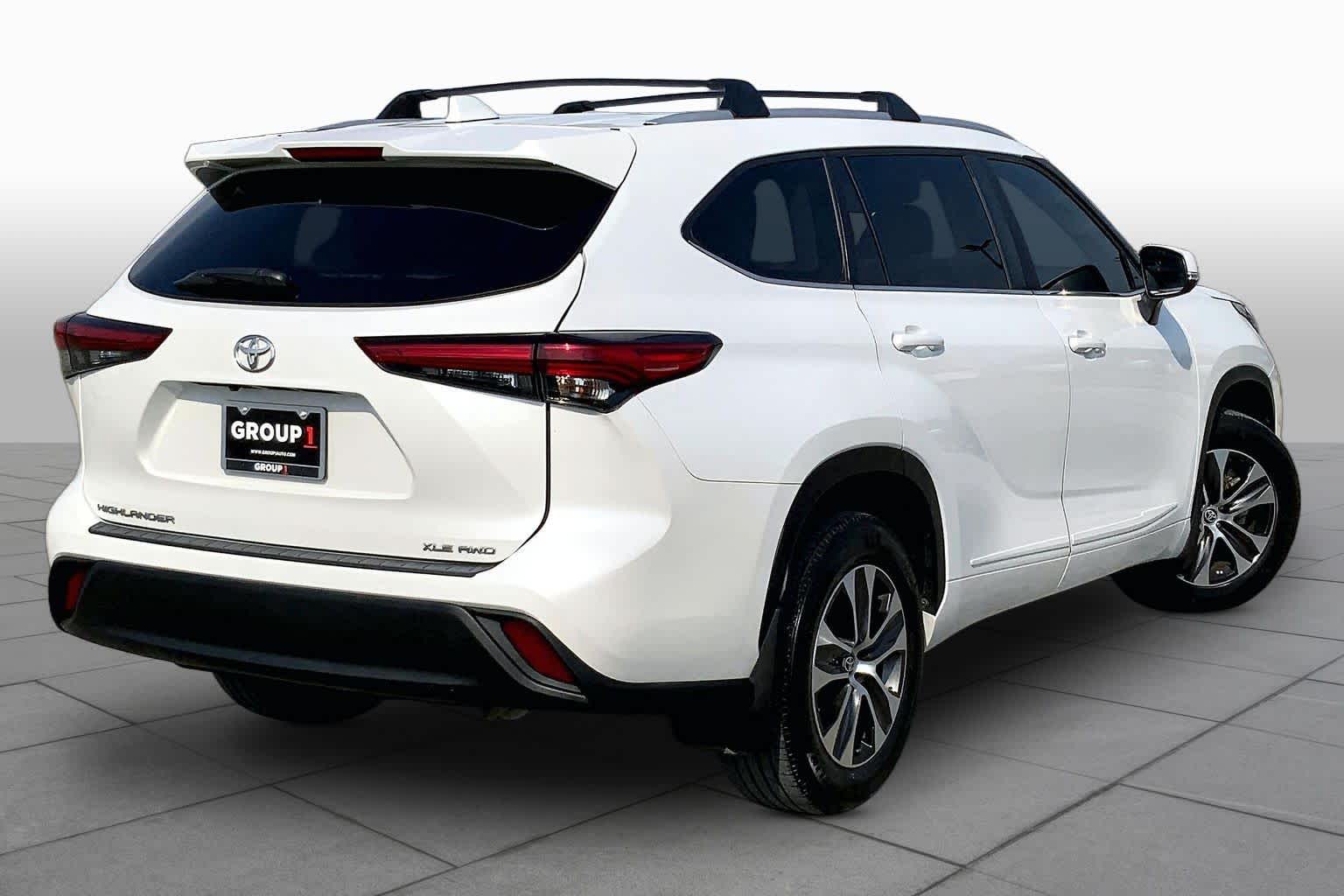 2023 Toyota Highlander XLE Wind Chill Pearl at Group 1 Toyota Southwest