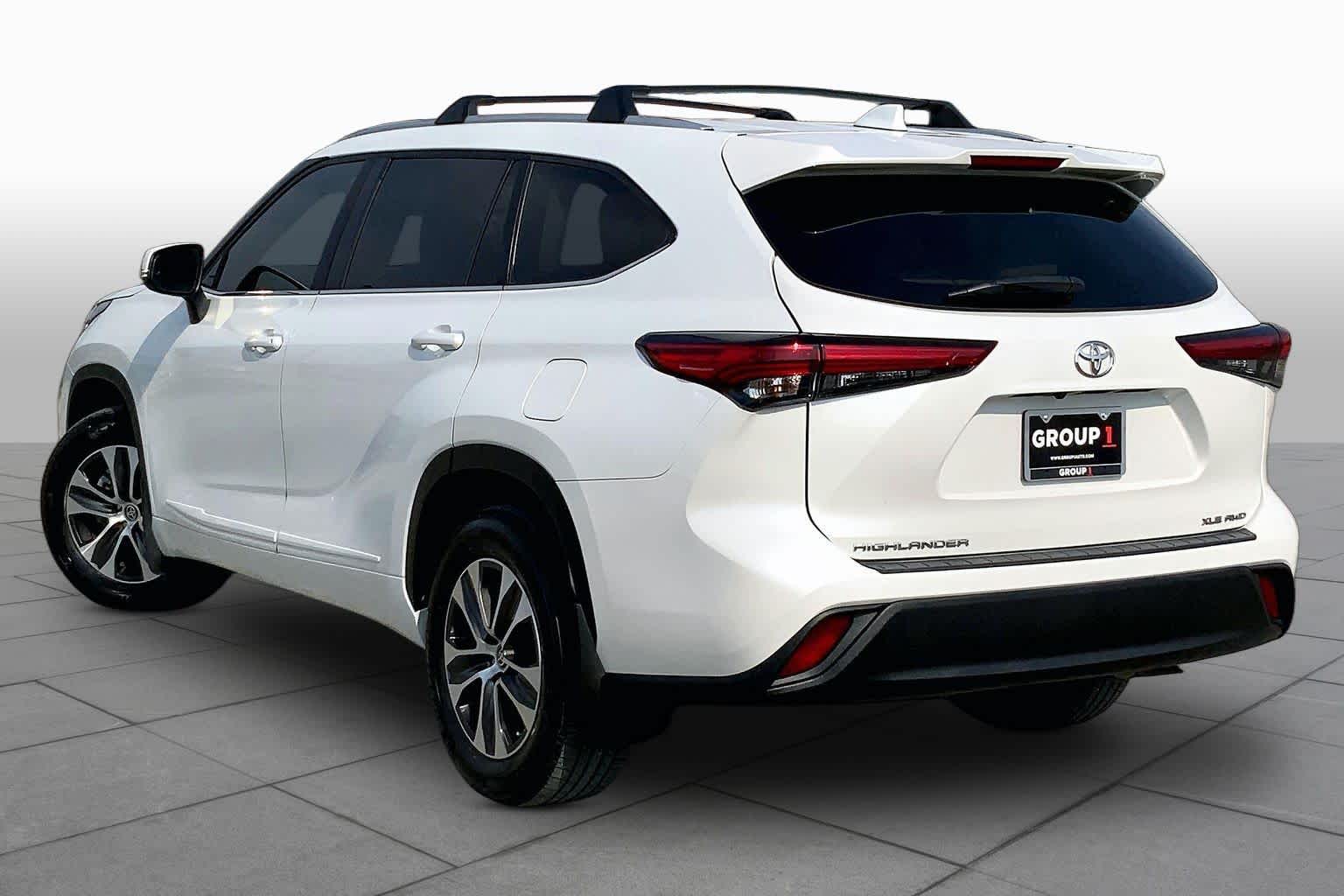 2023 Toyota Highlander XLE Wind Chill Pearl at Group 1 Toyota Southwest
