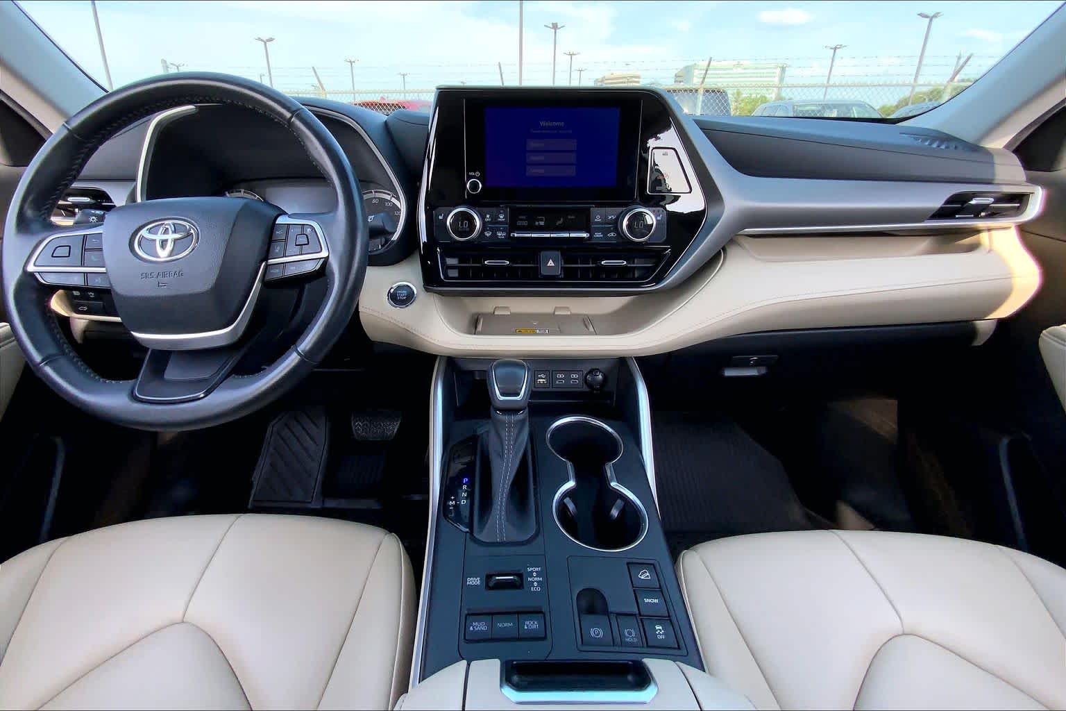 2023 Toyota Highlander XLE Wind Chill Pearl at Group 1 Toyota Southwest