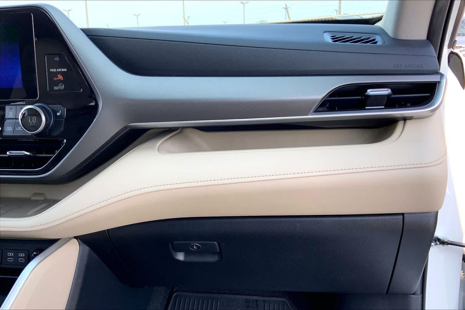 2023 Toyota Highlander XLE Wind Chill Pearl at Group 1 Toyota Southwest