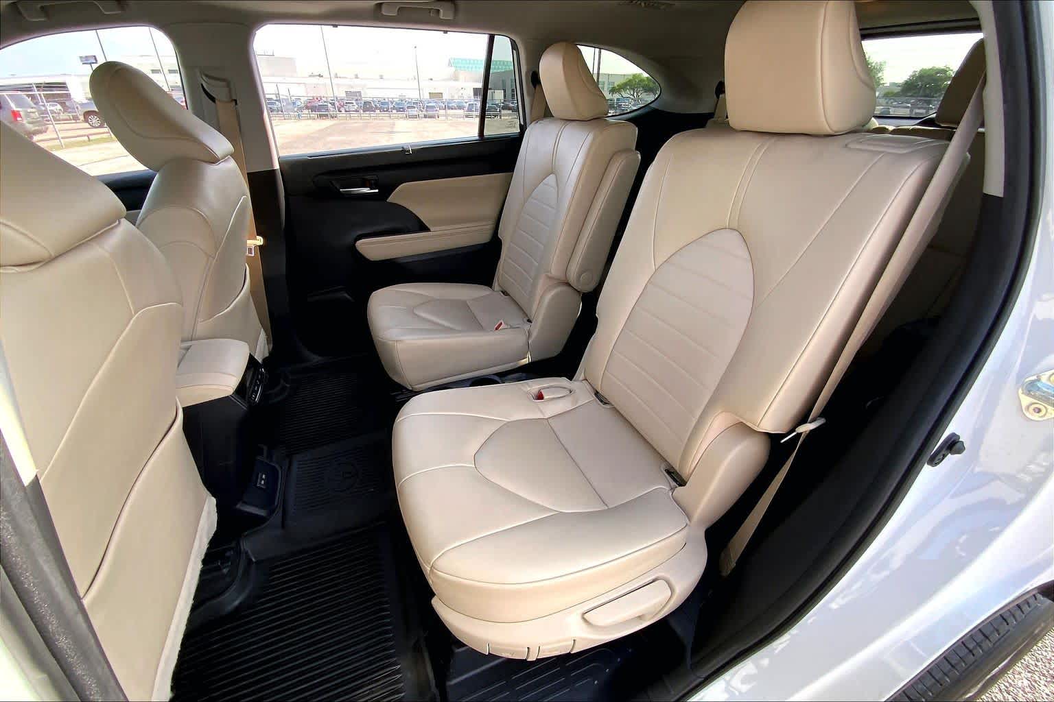 2023 Toyota Highlander XLE Wind Chill Pearl at Group 1 Toyota Southwest