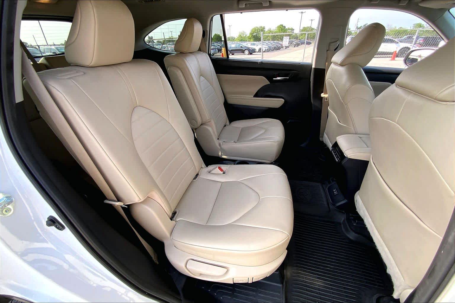 2023 Toyota Highlander XLE Wind Chill Pearl at Group 1 Toyota Southwest