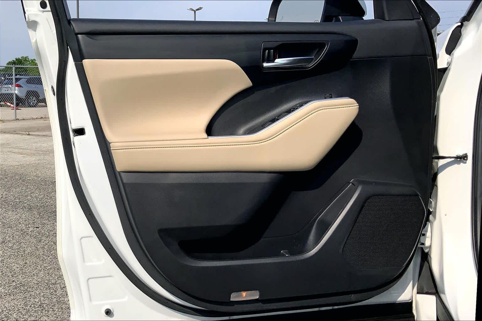 2023 Toyota Highlander XLE Wind Chill Pearl at Group 1 Toyota Southwest