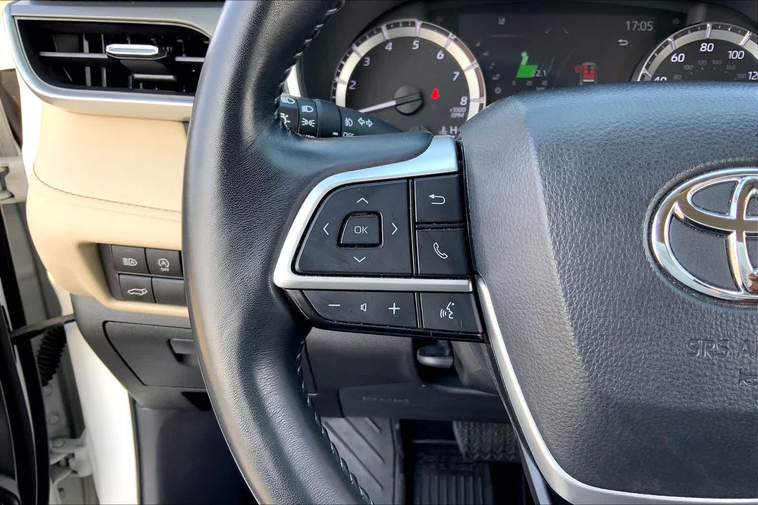 2023 Toyota Highlander XLE Wind Chill Pearl at Group 1 Toyota Southwest