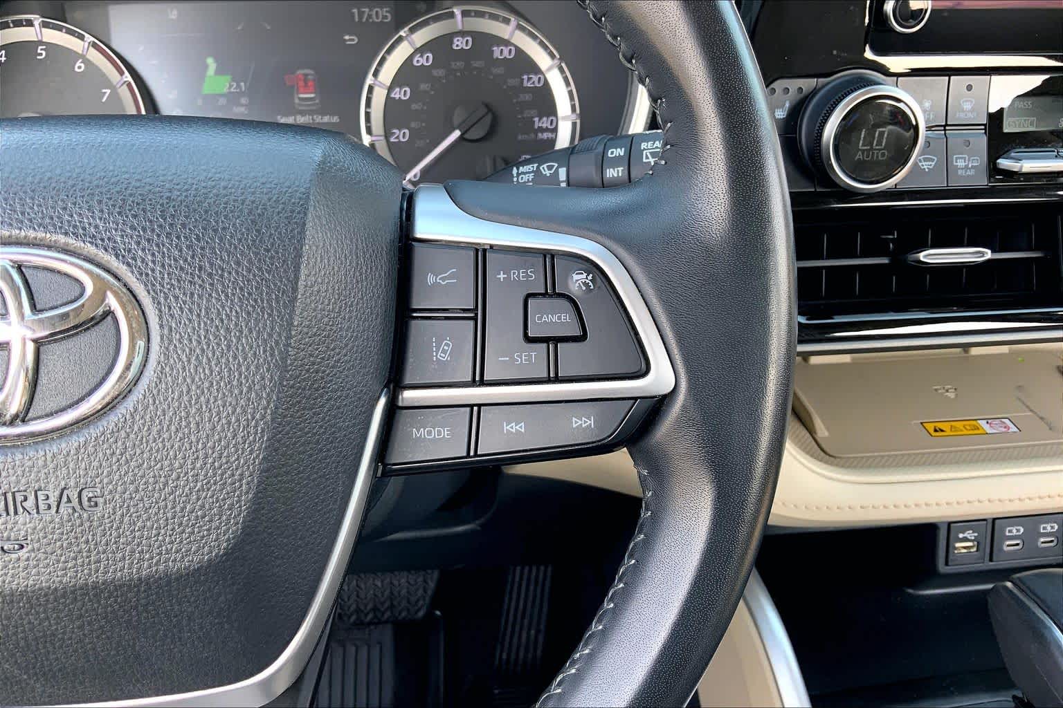 2023 Toyota Highlander XLE Wind Chill Pearl at Group 1 Toyota Southwest