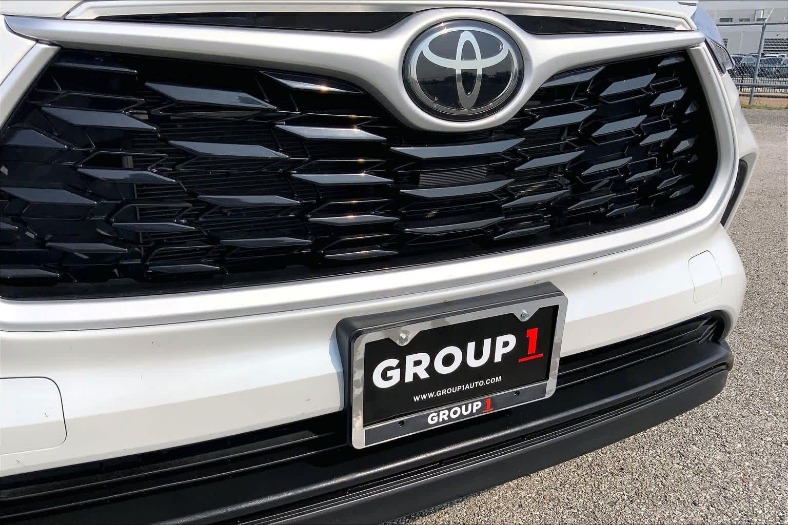 2023 Toyota Highlander XLE Wind Chill Pearl at Group 1 Toyota Southwest