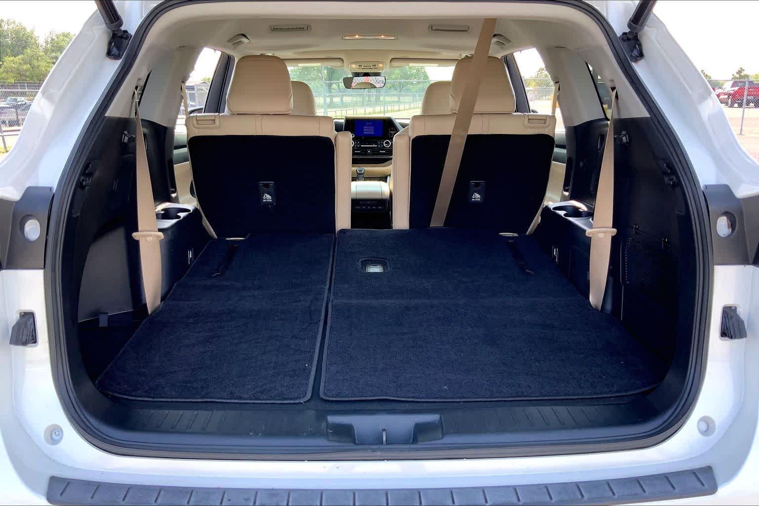 2023 Toyota Highlander XLE Wind Chill Pearl at Group 1 Toyota Southwest