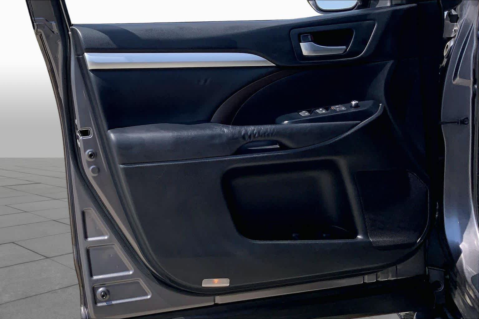 2015 Toyota Highlander XLE Predawn Gray Mica at Ron Craft Chevrolet Cadillac