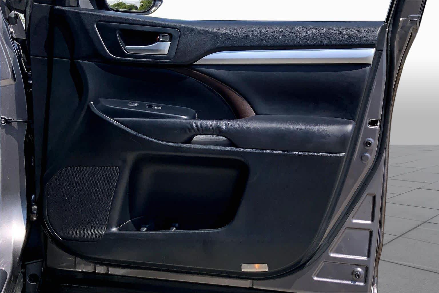 2015 Toyota Highlander XLE Predawn Gray Mica at Ron Craft Chevrolet Cadillac