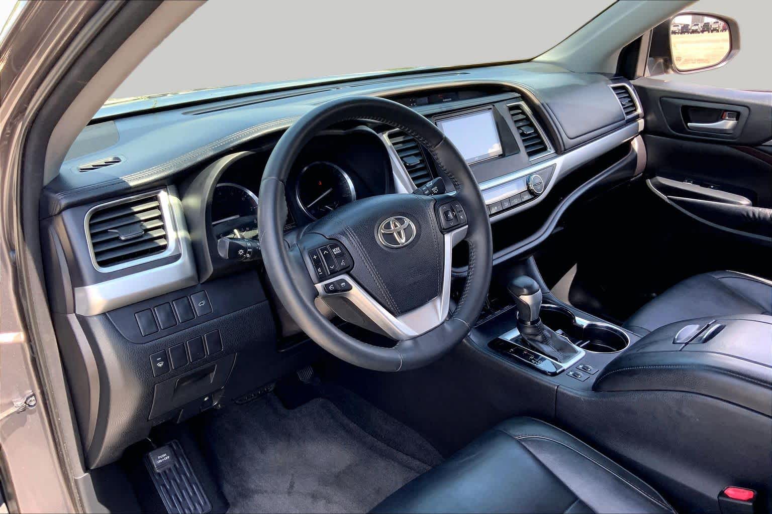 2015 Toyota Highlander XLE Predawn Gray Mica at Ron Craft Chevrolet Cadillac