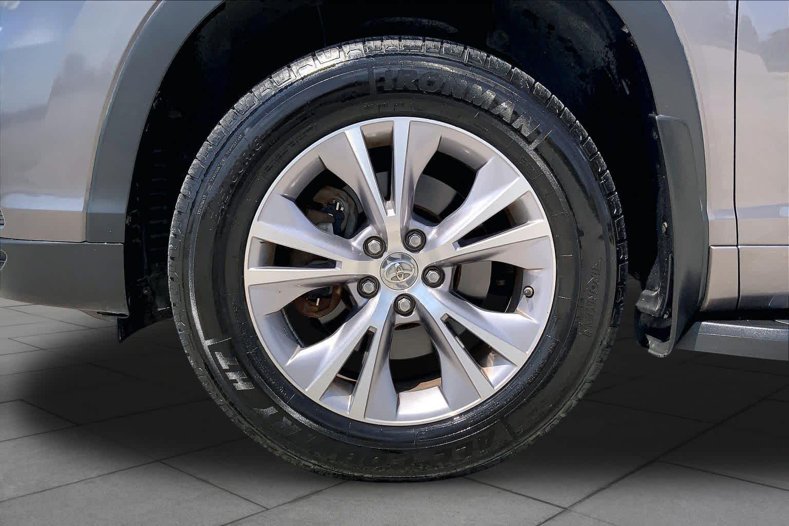 2015 Toyota Highlander XLE Predawn Gray Mica at Ron Craft Chevrolet Cadillac