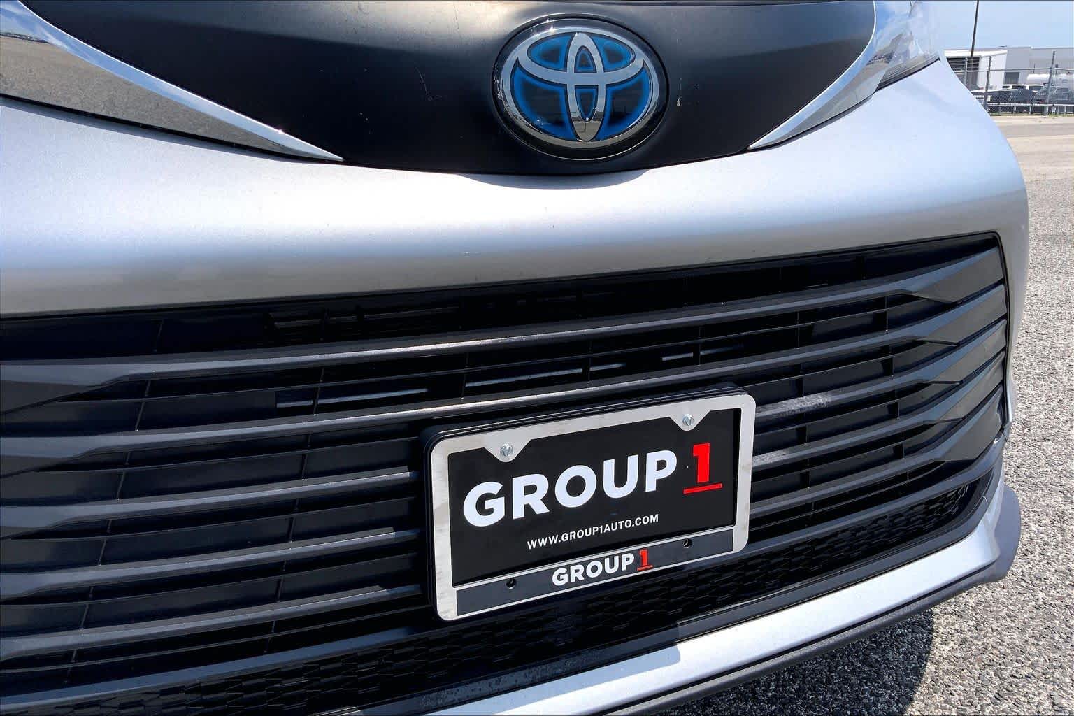 2021 Toyota Sienna LE Celestial Silver Metallic at Group 1 Toyota Southwest