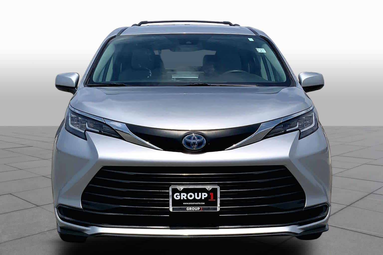 2021 Toyota Sienna LE Celestial Silver Metallic at Group 1 Toyota Southwest