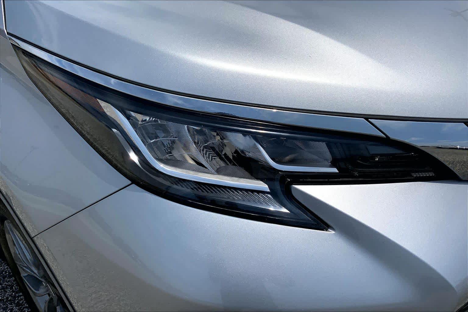2021 Toyota Sienna LE Celestial Silver Metallic at Group 1 Toyota Southwest