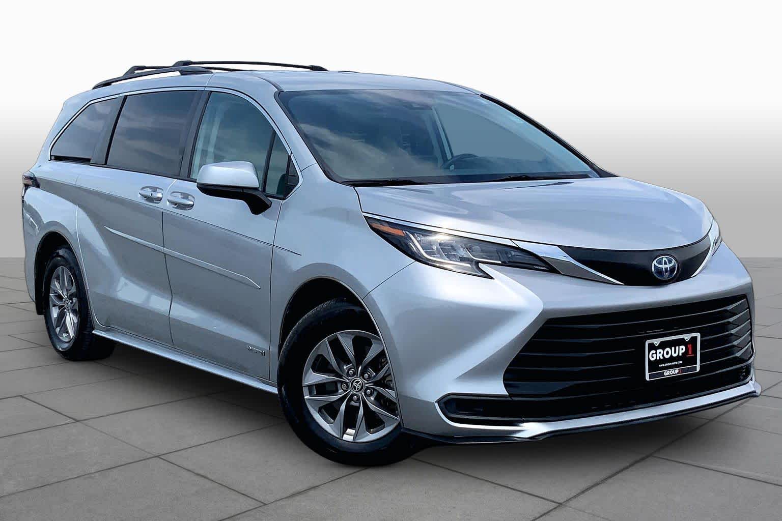 2021 Toyota Sienna LE Celestial Silver Metallic at Group 1 Toyota Southwest