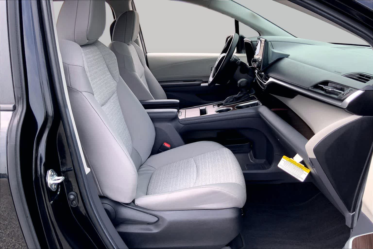 2024 Toyota Sienna LE - 8