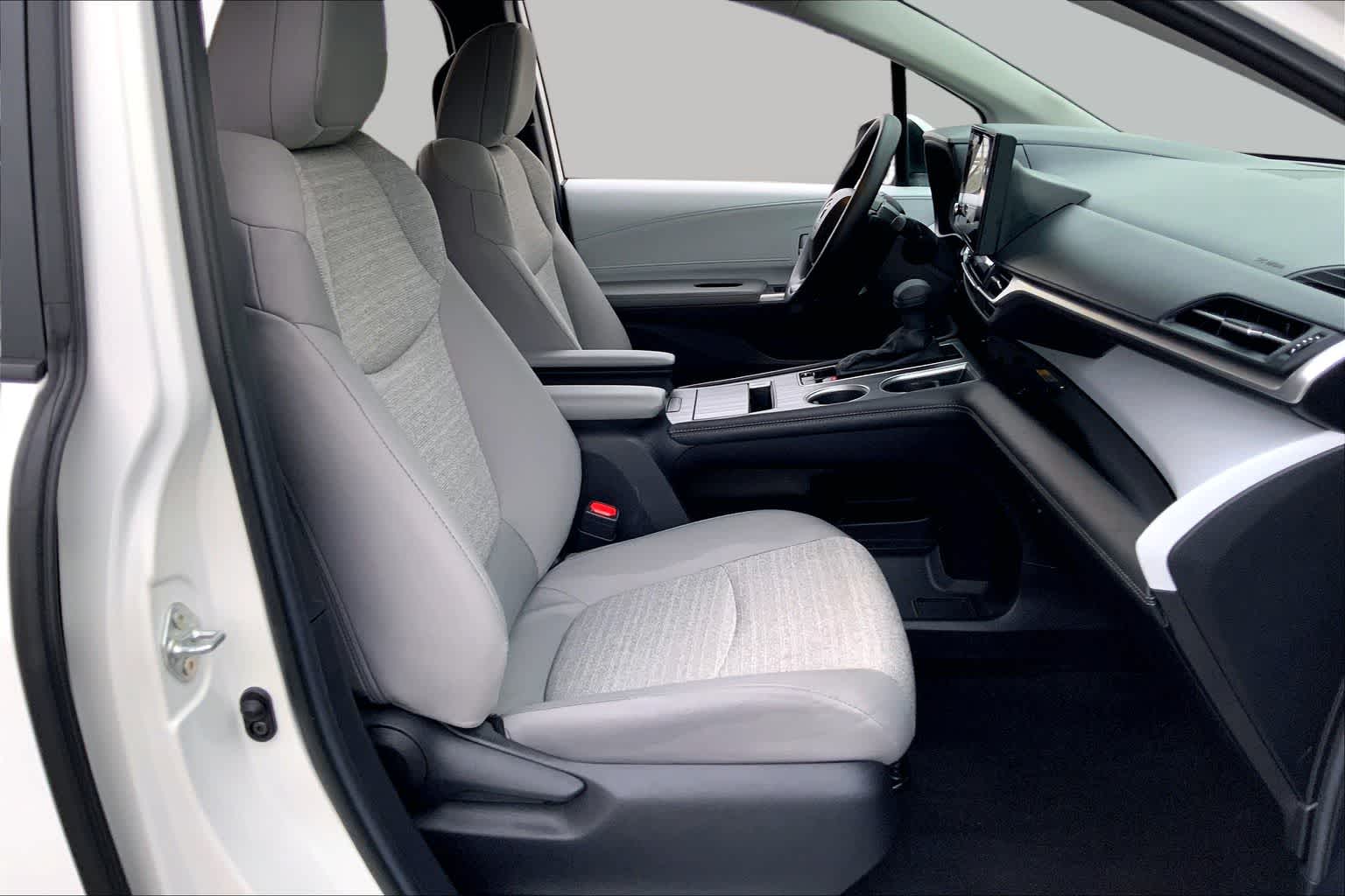 2026 Toyota Sienna LE Ice Cap at Group 1 Toyota Southwest