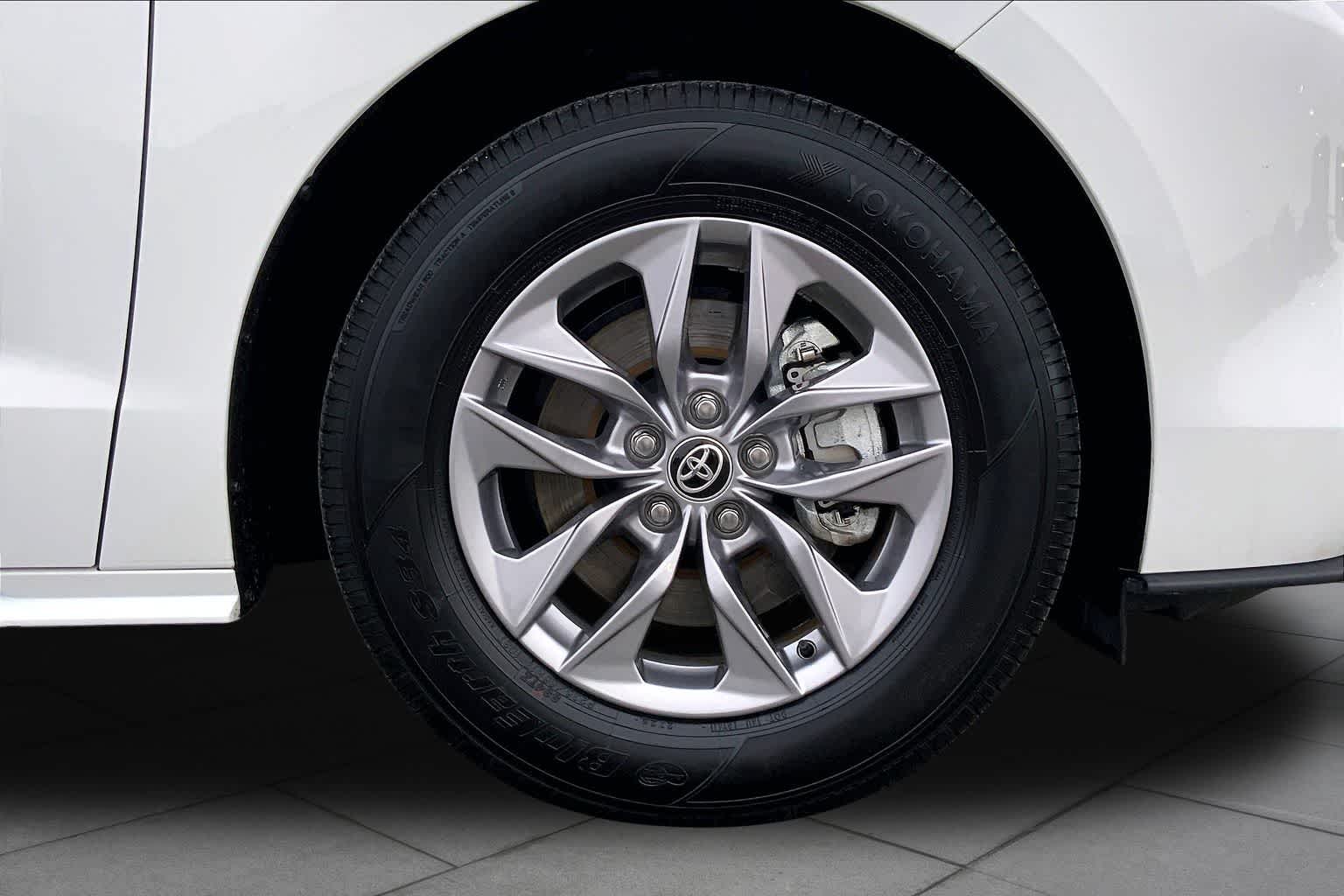 2026 Toyota Sienna LE Ice Cap at Group 1 Toyota Southwest