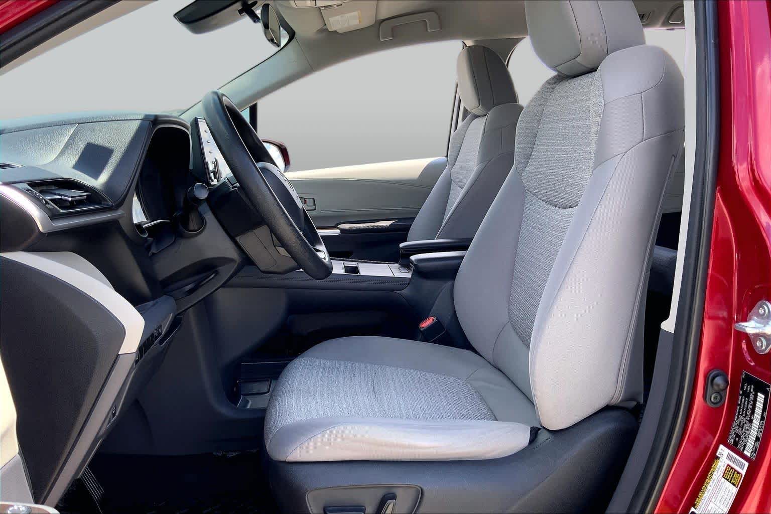 2022 Toyota Sienna LE Ruby Flare Pearl at Beck & Masten Kia