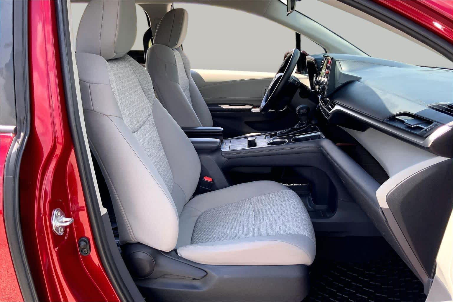 2022 Toyota Sienna LE Ruby Flare Pearl at Beck & Masten Kia