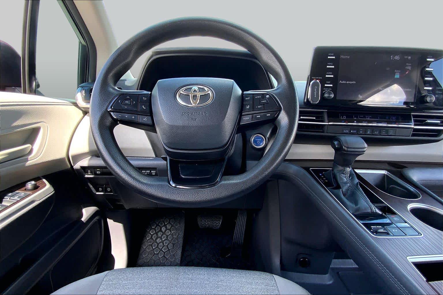 2022 Toyota Sienna LE Ruby Flare Pearl at Beck & Masten Kia