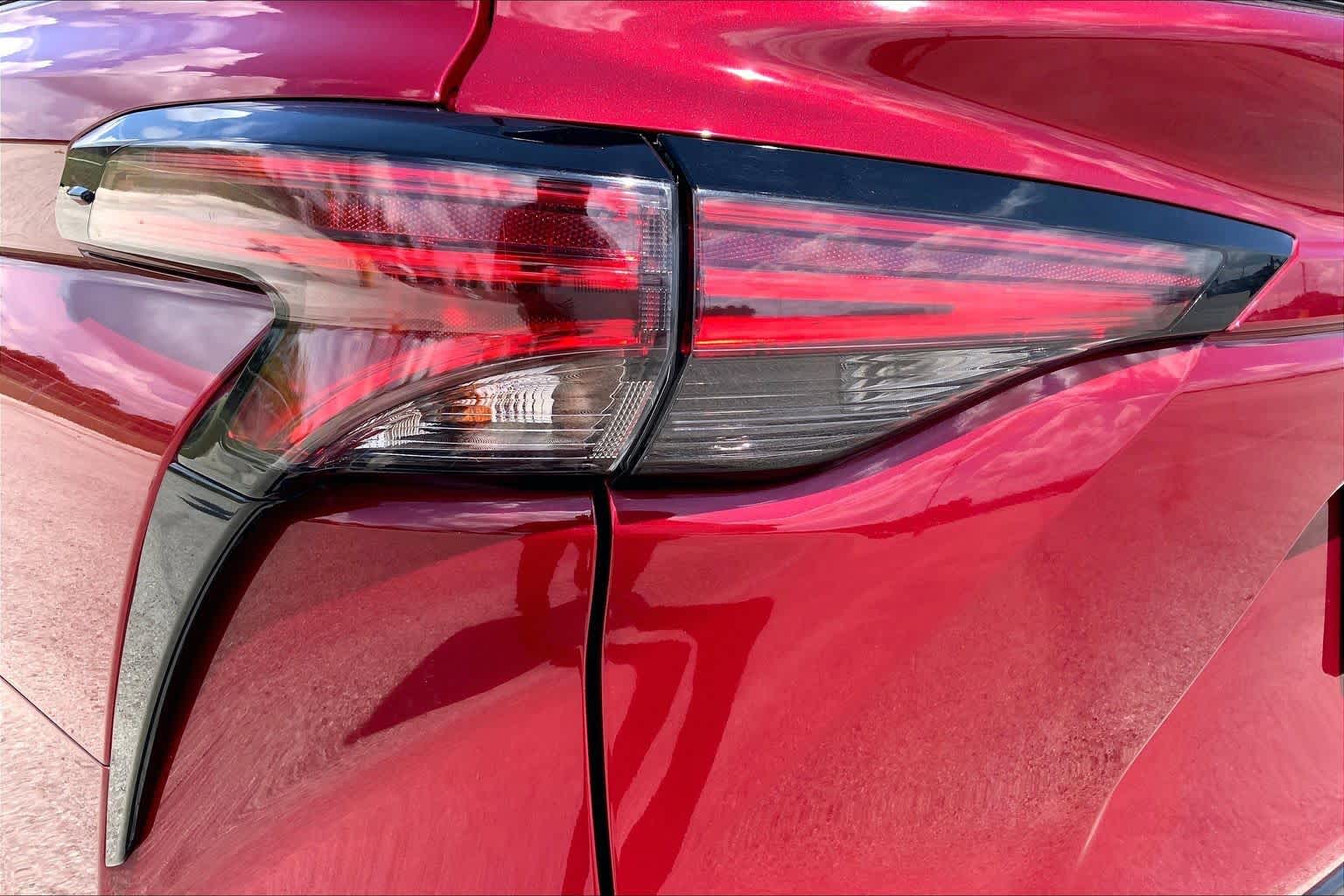 2022 Toyota Sienna LE Ruby Flare Pearl at Beck & Masten Kia