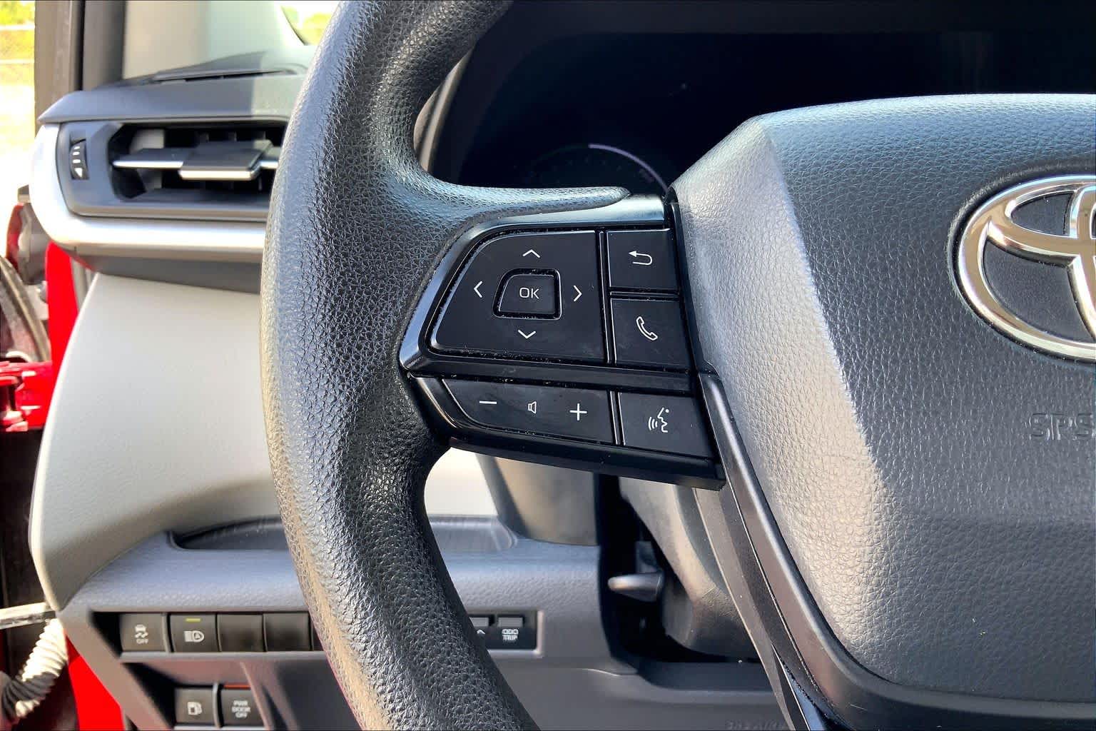 2022 Toyota Sienna LE Ruby Flare Pearl at Beck & Masten Kia