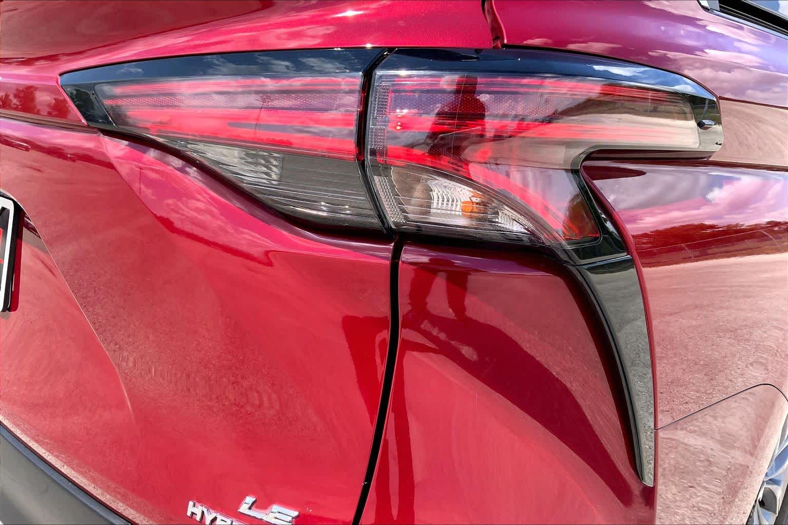 2022 Toyota Sienna LE Ruby Flare Pearl at Beck & Masten Kia