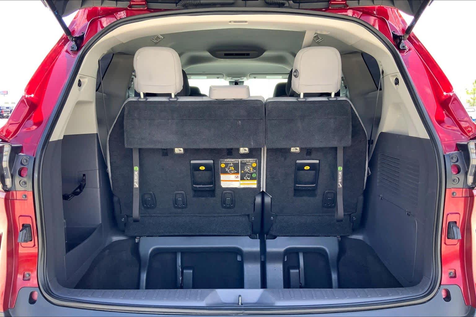 2022 Toyota Sienna LE Ruby Flare Pearl at Beck & Masten Kia