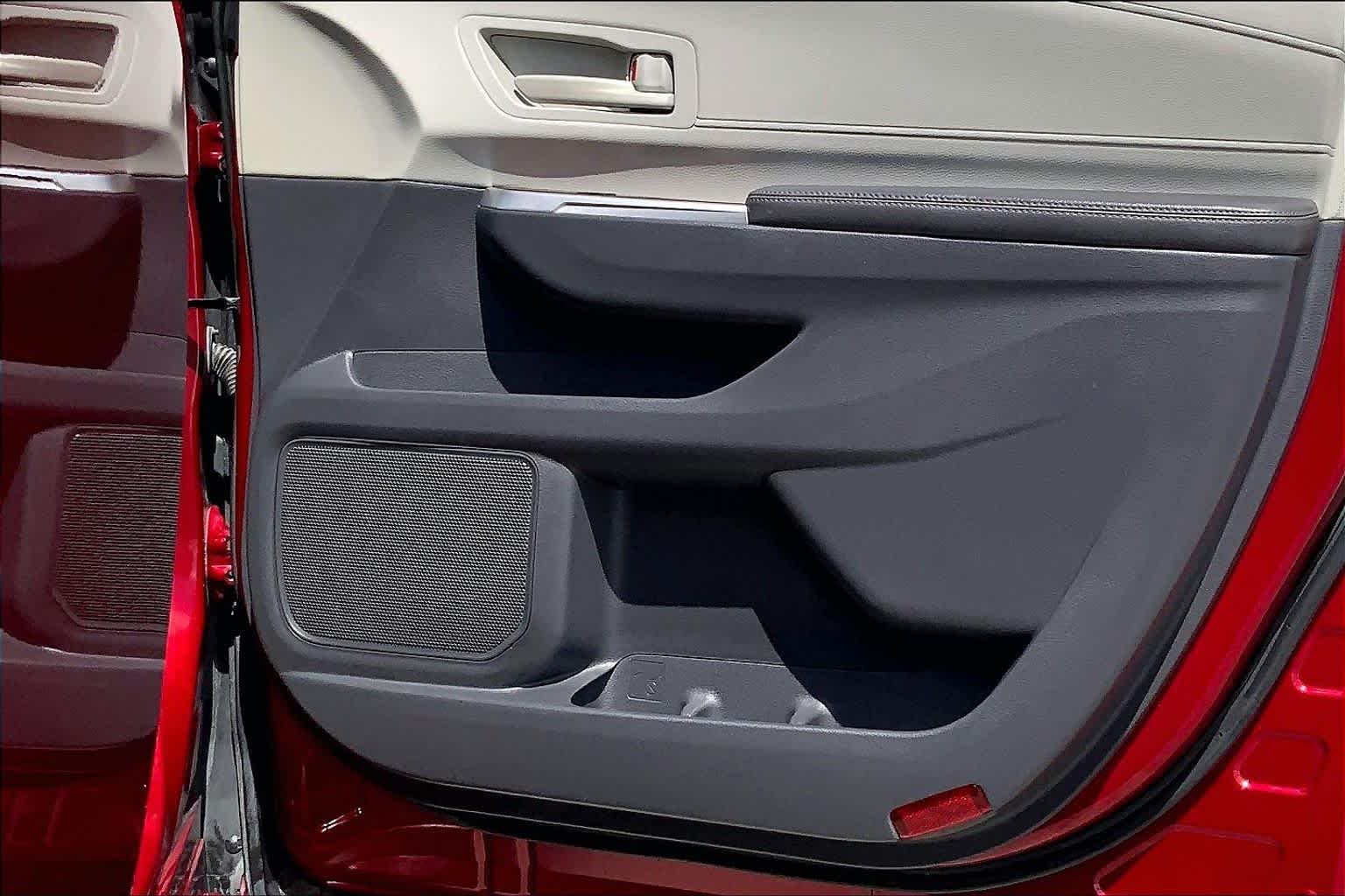 2022 Toyota Sienna LE Ruby Flare Pearl at Beck & Masten Kia