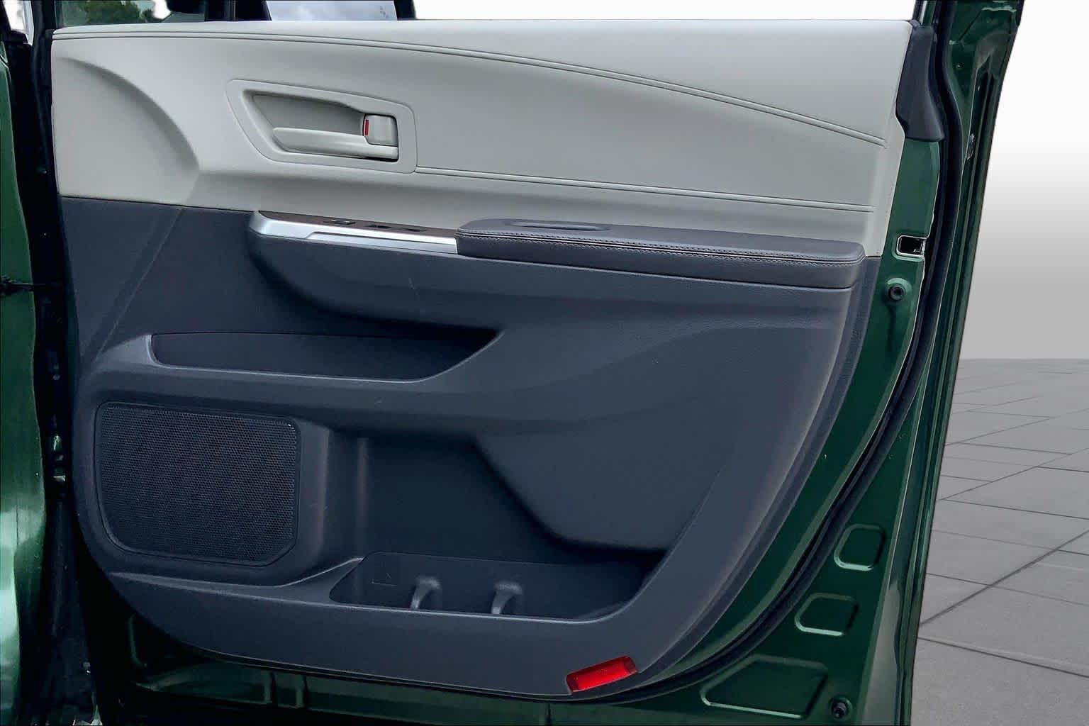 2022 Toyota Sienna LE Cypress at Beck & Masten Kia
